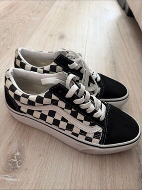 Women’s Platform Old Skool Vans size 7.5